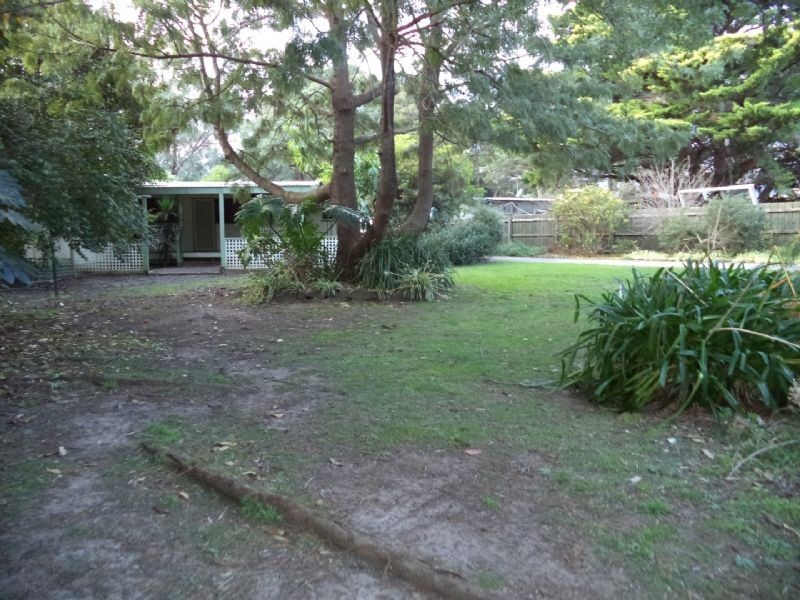 24 Grand View Grove, Cowes VIC 3922