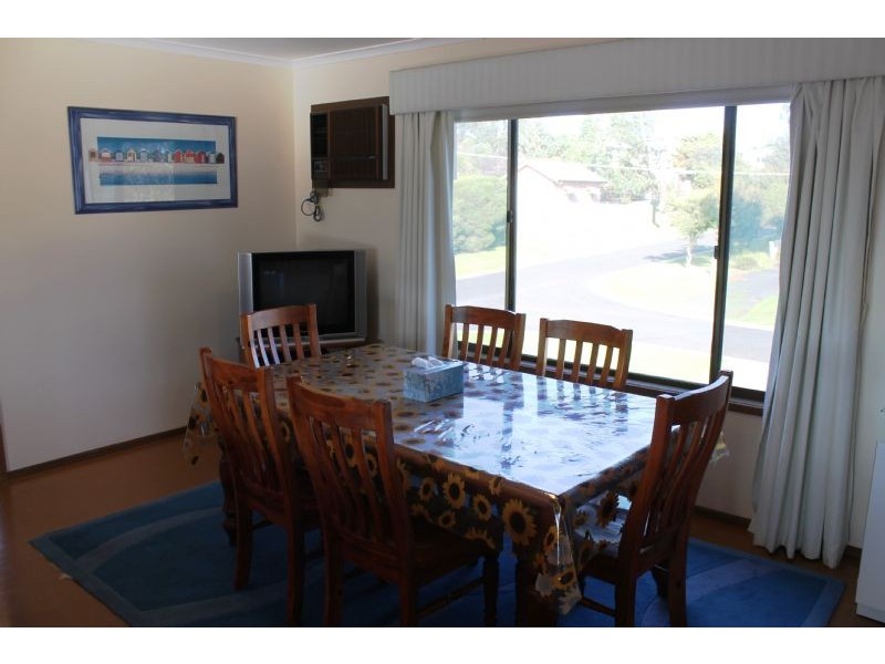 2 Rita Ave, Cowes VIC 3922