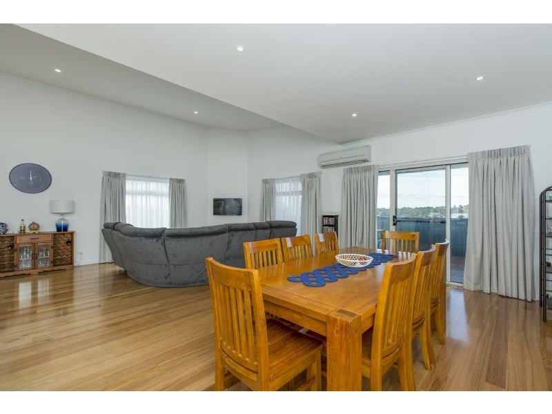 33 Grampian Boulevard, Cowes VIC 3922