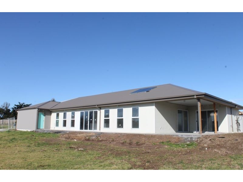 26 Castlecombe Circuit, Cowes VIC 3922