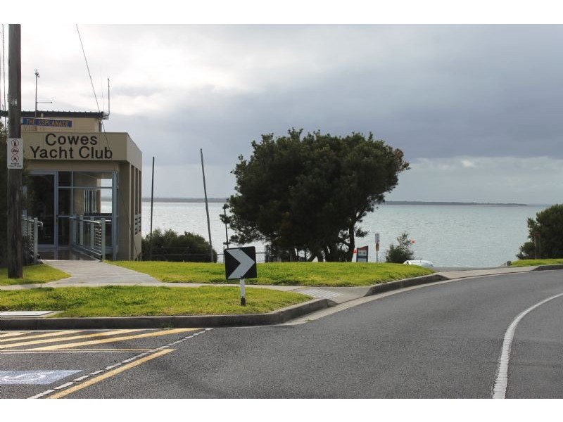 1/3 Osbourne Avenue, Cowes VIC 3922