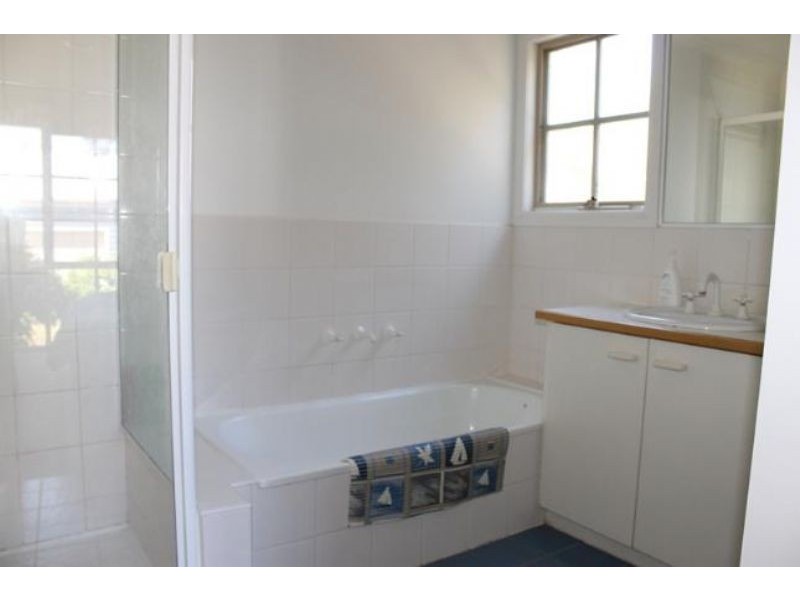 16 Hereward Close, Cowes VIC 3922