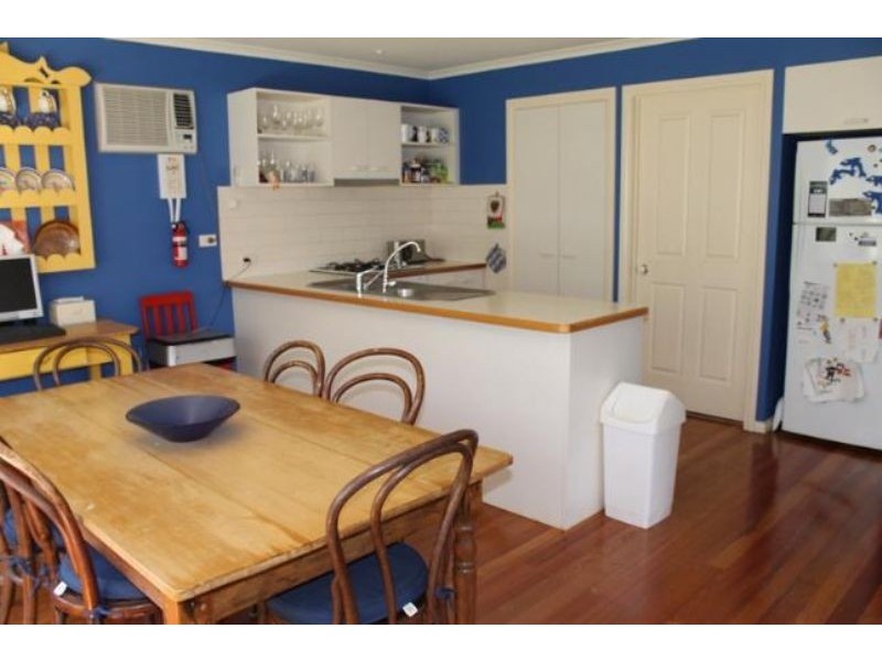 16 Hereward Close, Cowes VIC 3922