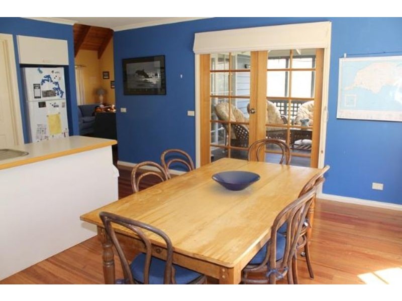 16 Hereward Close, Cowes VIC 3922