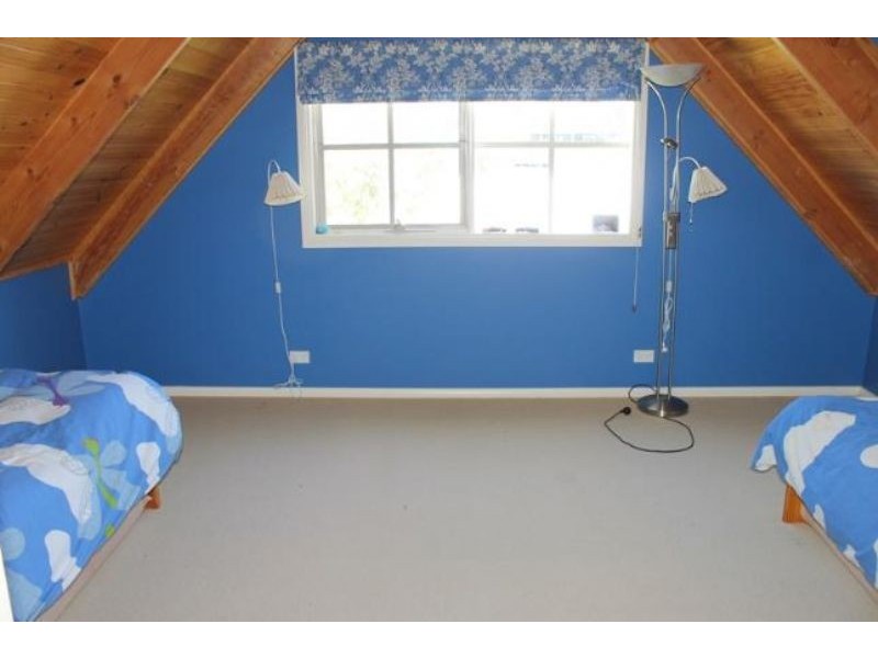 16 Hereward Close, Cowes VIC 3922