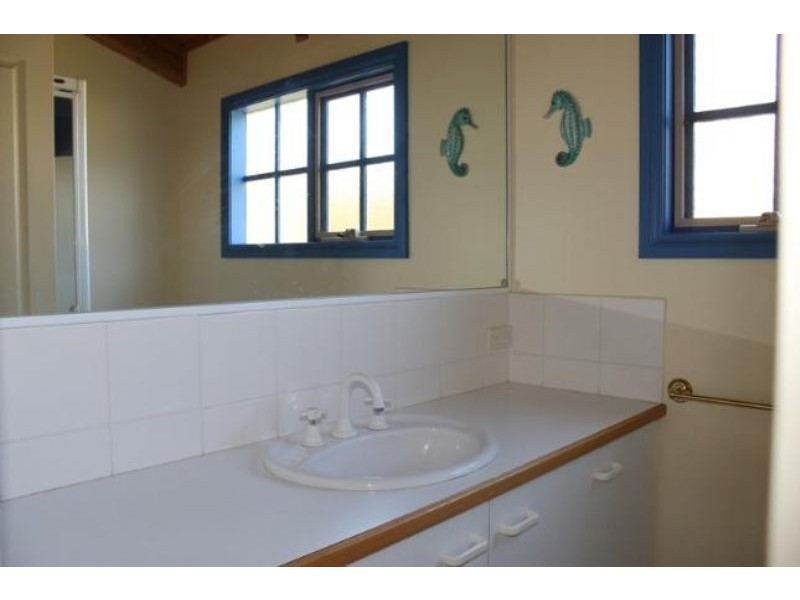 16 Hereward Close, Cowes VIC 3922