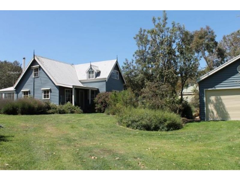 16 Hereward Close, Cowes VIC 3922