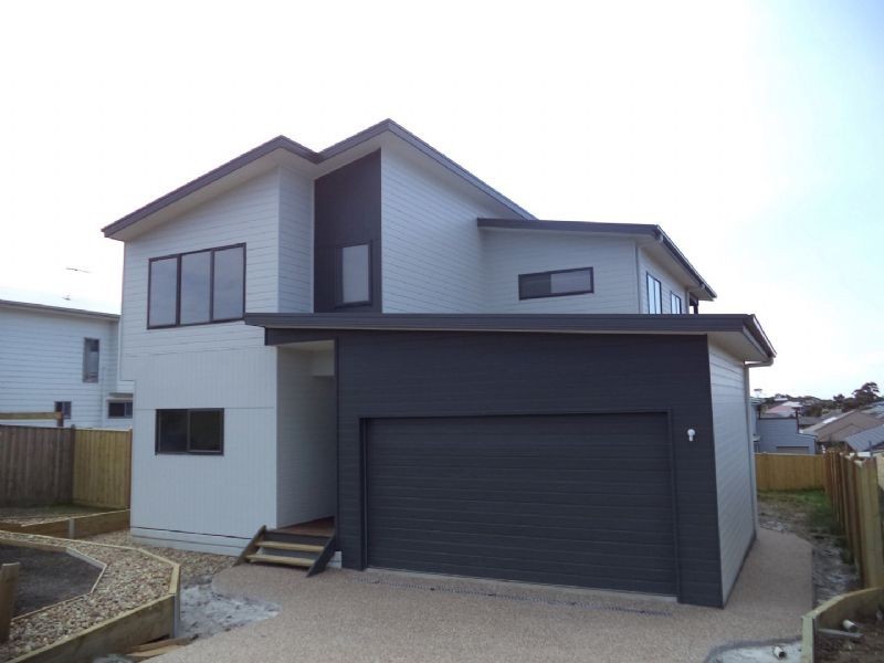 18 Echidna Grove, Cowes VIC 3922