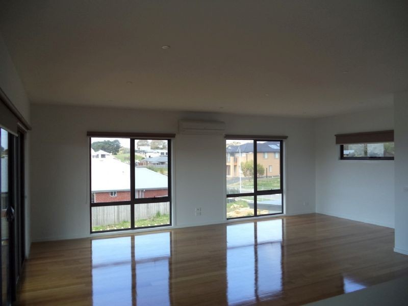 18 Echidna Grove, Cowes VIC 3922