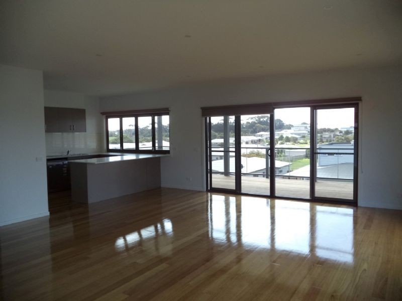 18 Echidna Grove, Cowes VIC 3922