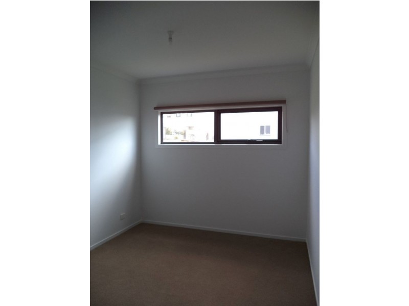 18 Echidna Grove, Cowes VIC 3922