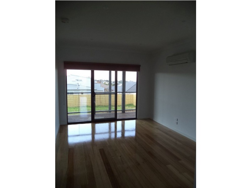 18 Echidna Grove, Cowes VIC 3922