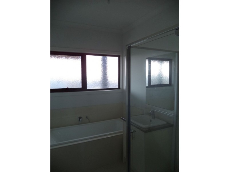 18 Echidna Grove, Cowes VIC 3922