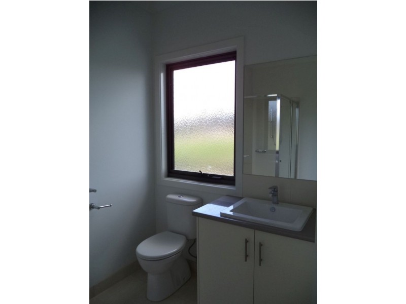 18 Echidna Grove, Cowes VIC 3922