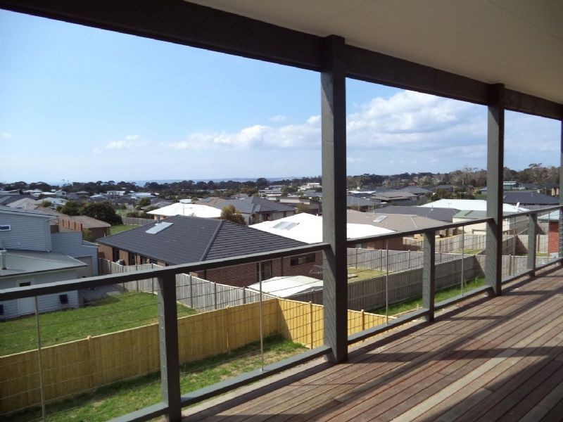 18 Echidna Grove, Cowes VIC 3922