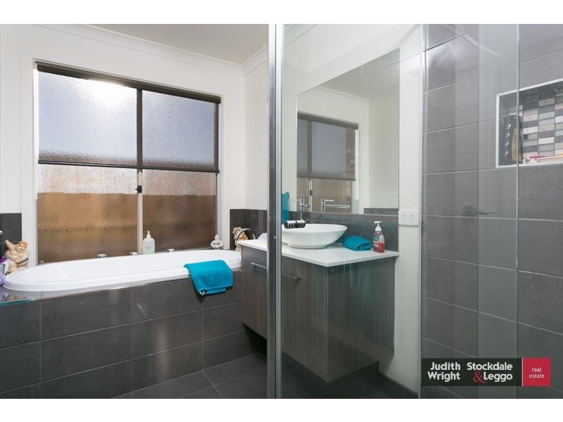 14 Shoalhaven Road, Cowes VIC 3922