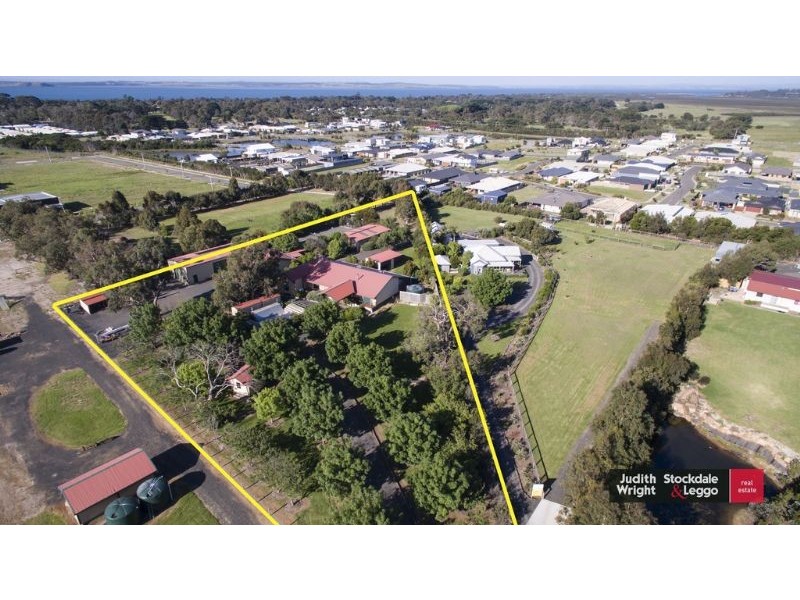 32 Jeury Court, Cowes VIC 3922