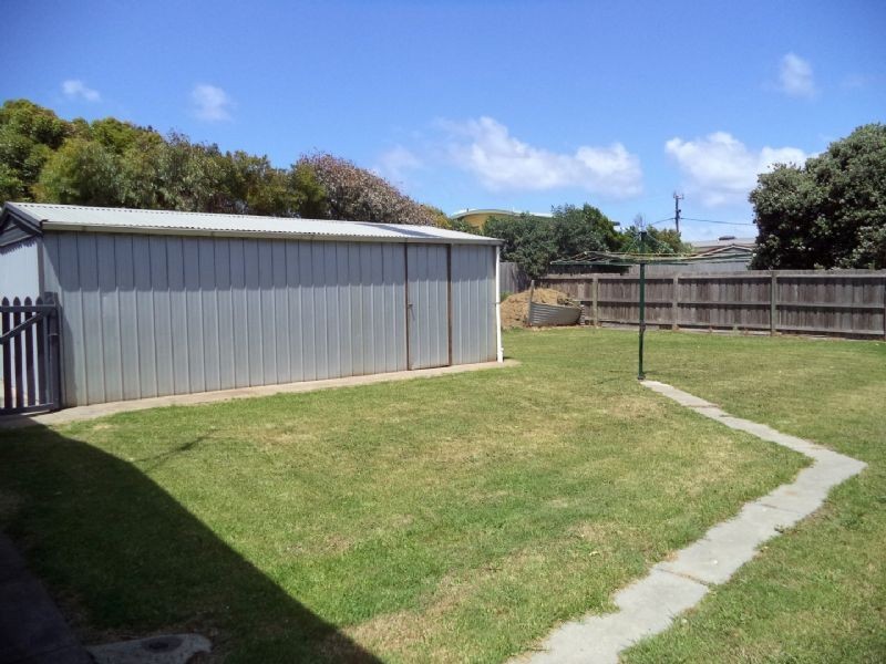 11 Dover Street, Sunderland Bay VIC 3922