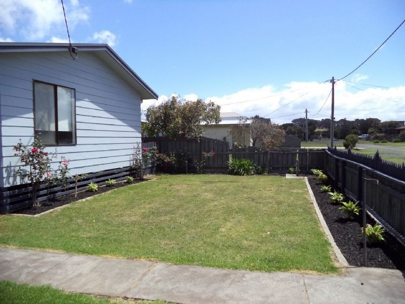 11 Dover Street, Sunderland Bay VIC 3922