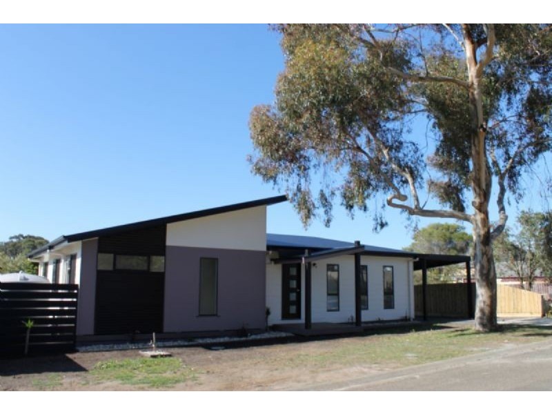 8 Malay Street, Cowes VIC 3922