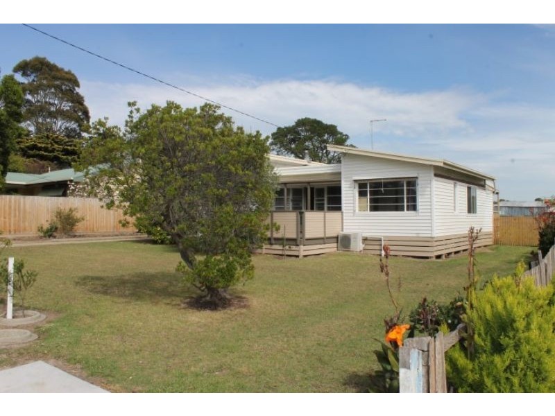 20 Grandview Grove, Cowes VIC 3922