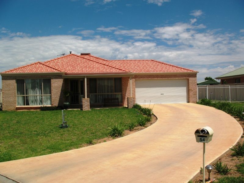 54 Steneker Crescent, Yarrawonga VIC 3730