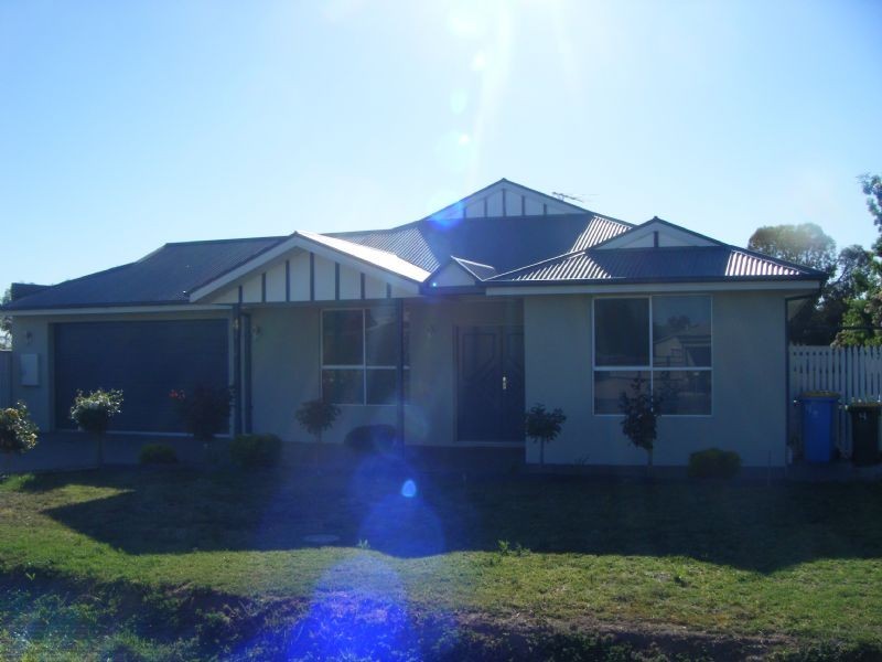 4 Hogans Rd, Yarrawonga VIC 3730