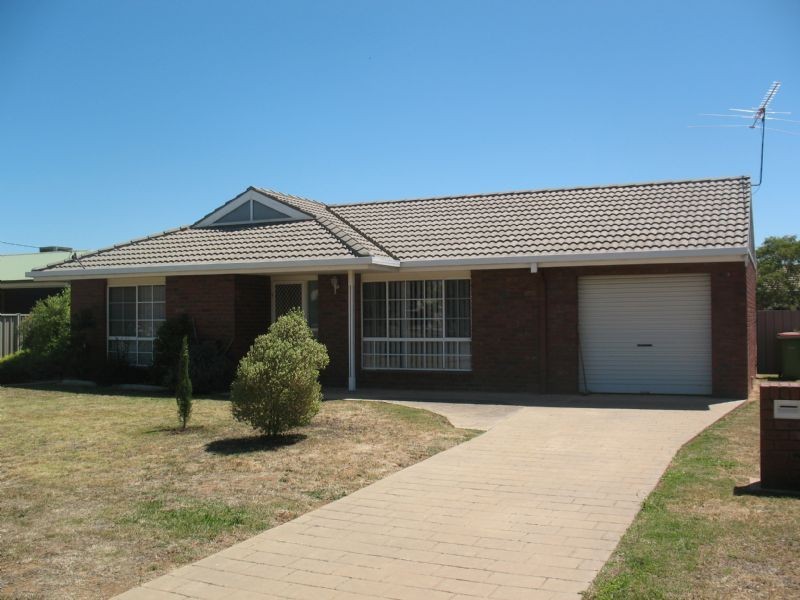 27 Sturt Street, Mulwala NSW 2647