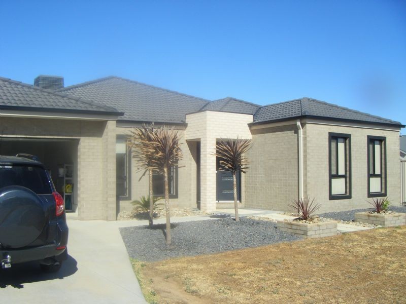 16 Fiona Dve, Yarrawonga VIC 3730