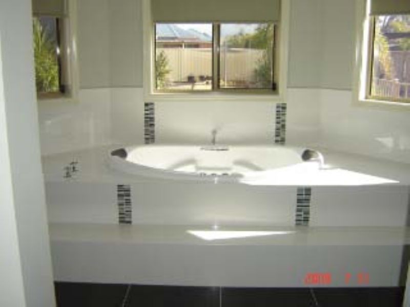 8 Linda Cres, Yarrawonga VIC 3730