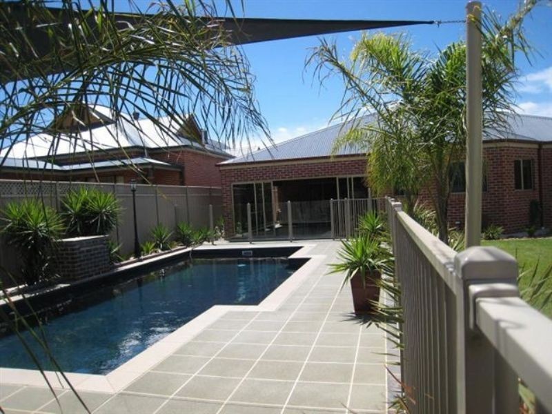 8 Linda Cres, Yarrawonga VIC 3730