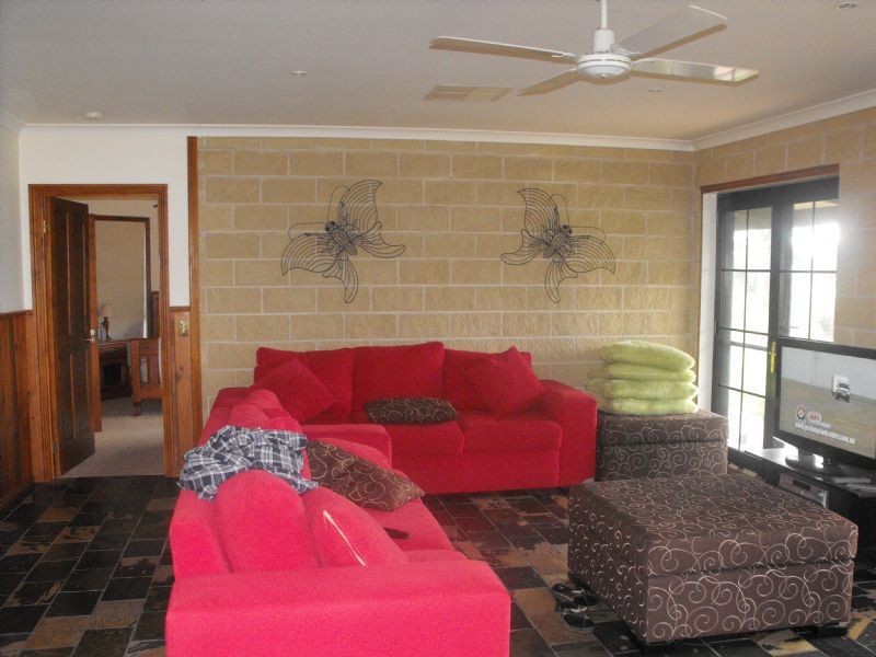 77 Pasley Street, Bundalong VIC 3730