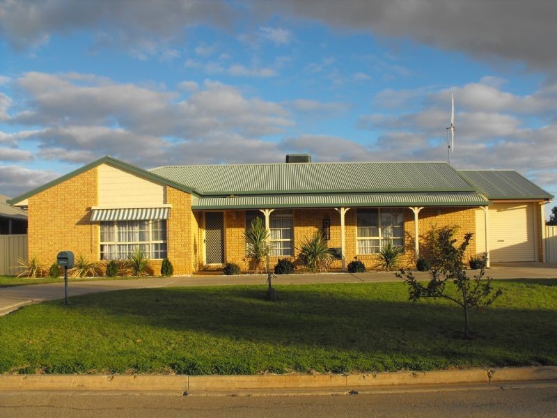 11 Hawkins Drive, Yarrawonga VIC 3730