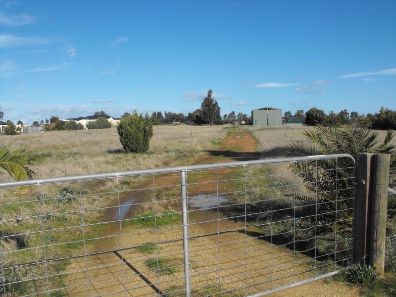 24 James Lillis Drive, Yarrawonga VIC 3730