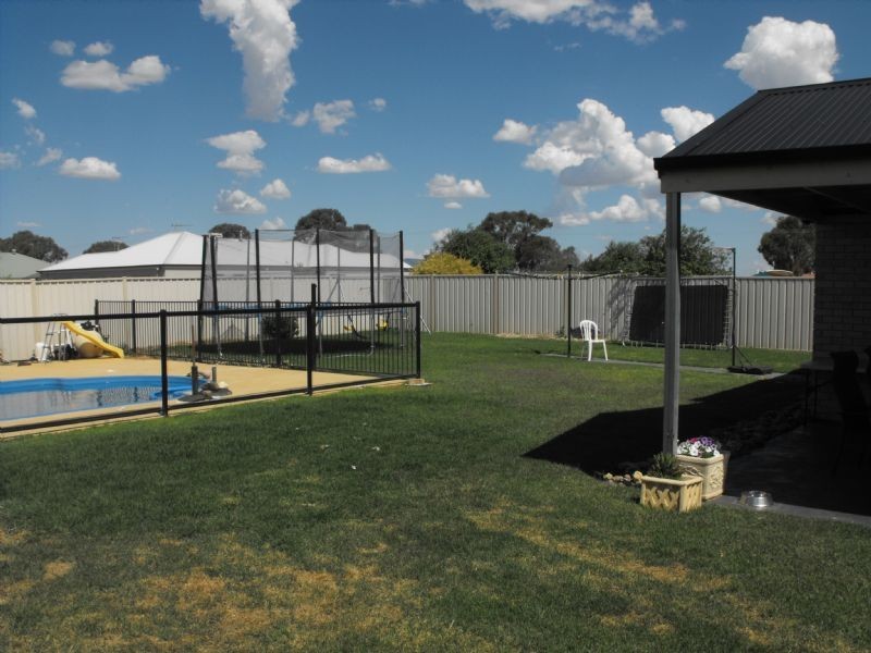 18 Derry Drive, Yarrawonga VIC 3730