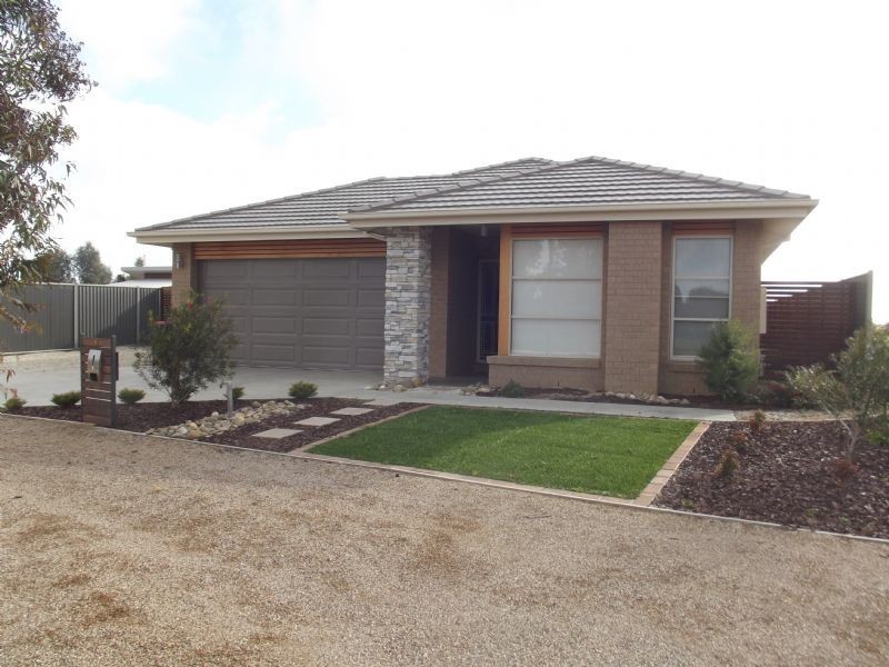 8 Phillip Hyland Drive, Yarrawonga VIC 3730