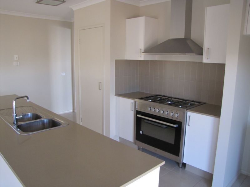 8 Phillip Hyland Drive, Yarrawonga VIC 3730