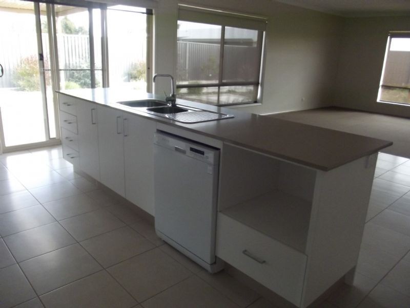 8 Phillip Hyland Drive, Yarrawonga VIC 3730