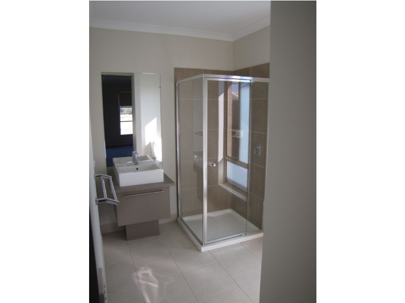 8 Phillip Hyland Drive, Yarrawonga VIC 3730