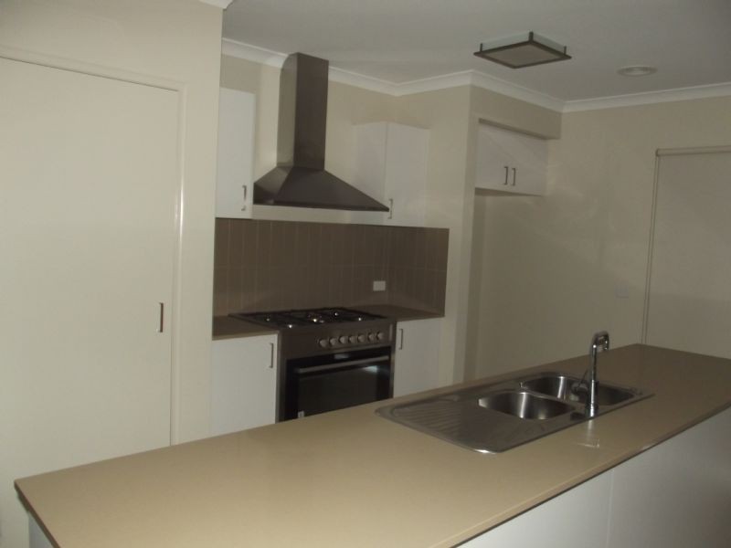 8 Phillip Hyland Drive, Yarrawonga VIC 3730