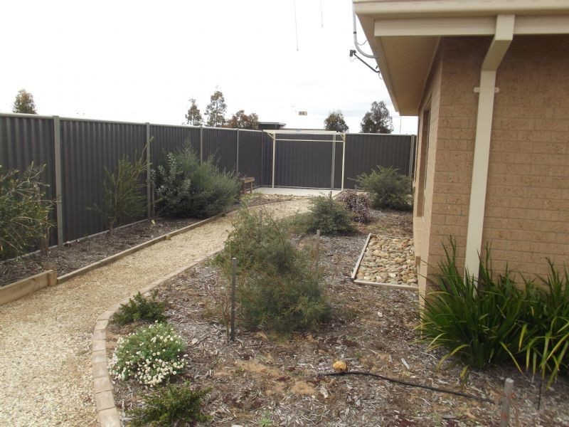 8 Phillip Hyland Drive, Yarrawonga VIC 3730