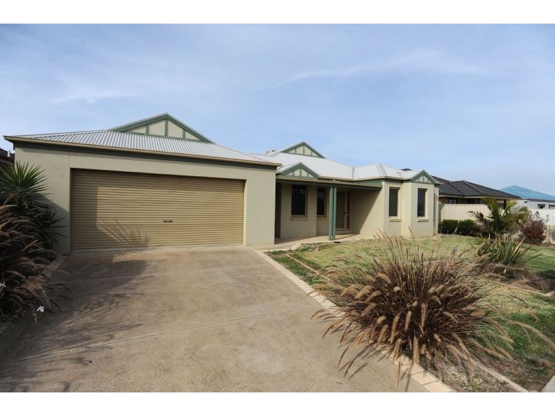 4 Fields Ave, Yarrawonga VIC 3730
