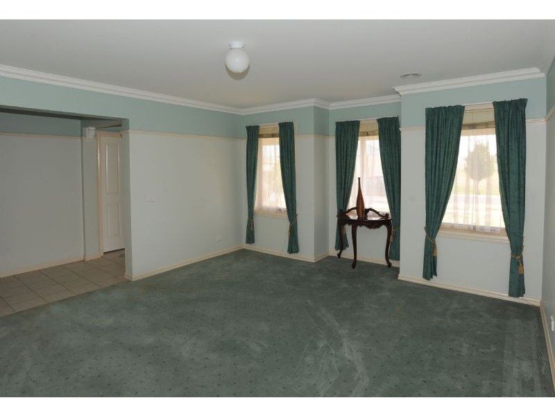 4 Fields Ave, Yarrawonga VIC 3730