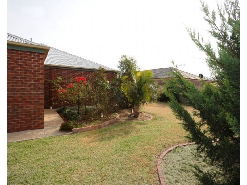 4 Fields Ave, Yarrawonga VIC 3730