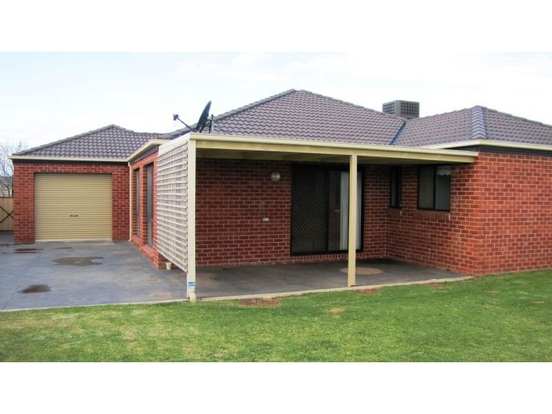 15 Derry Drive, Yarrawonga VIC 3730