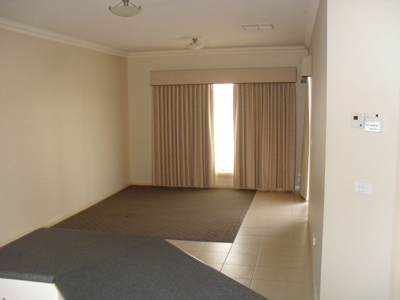 2/5 Hawkins Drive, Yarrawonga VIC 3730