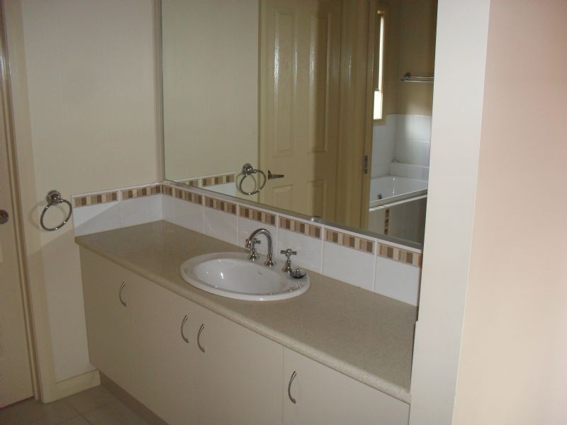 2/5 Hawkins Drive, Yarrawonga VIC 3730