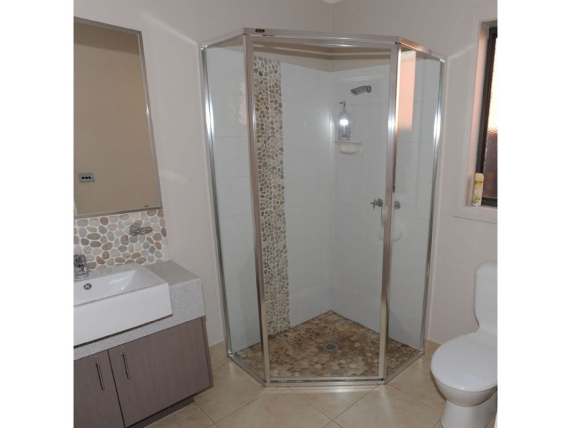 2c McCarthy Close, Yarrawonga VIC 3730