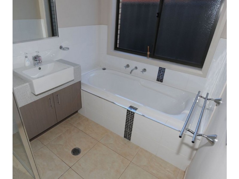 2c McCarthy Close, Yarrawonga VIC 3730