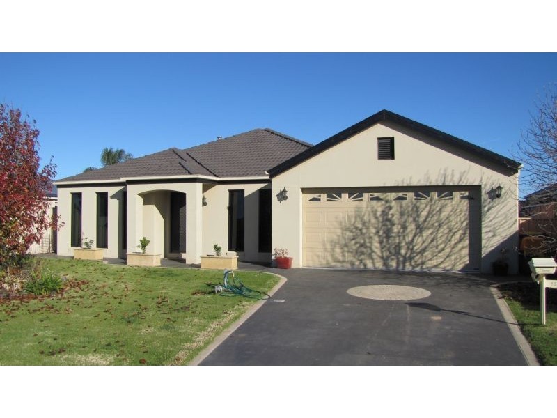 15 Derry Drive, Yarrawonga VIC 3730